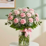 Claveles rosados frescos en arreglo floral elegante para pesame y condolencias a domicilio en la Ciudad de México