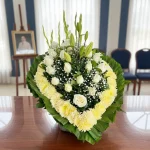 El arreglo funebre express es la opción ideal cuando se requiere un envío inmediato y respetuoso para acompañar a la familia en un momento de despedida.
