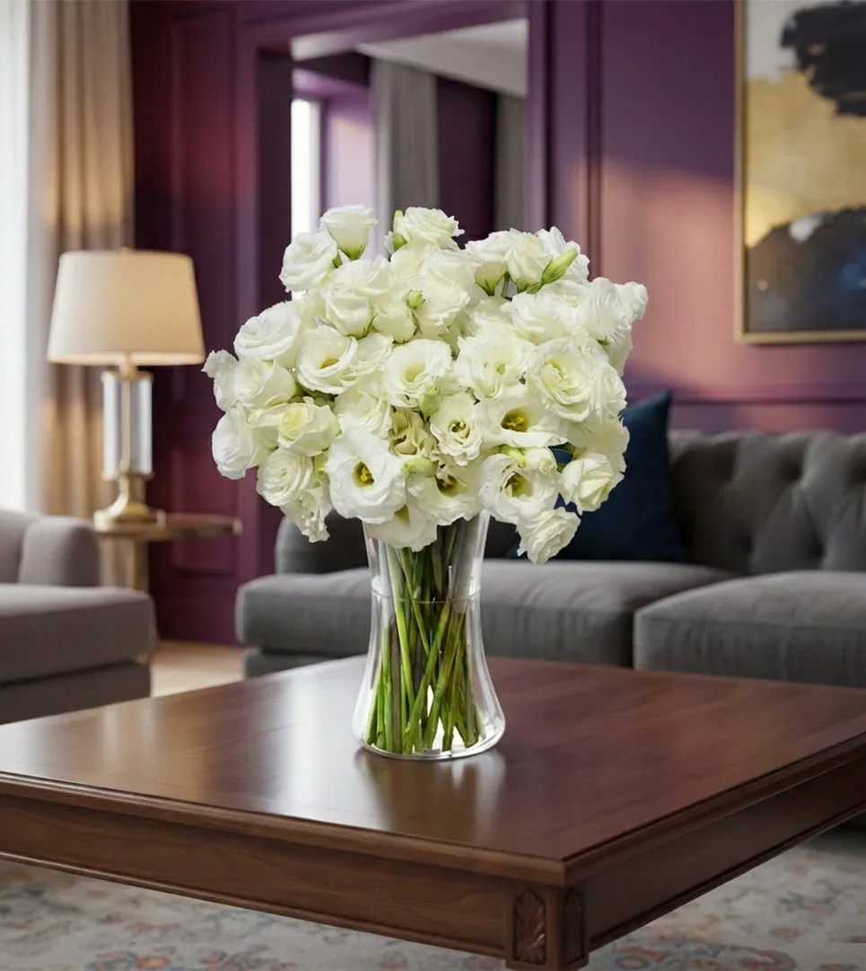 Arreglos para funeral con lisianthus blancos en diseño floral elegante
