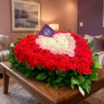 Arreglo floral de condolencias amiga en homenaje respetuoso