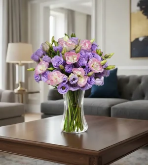 Condolencias por fallecimientos con lisianthus en arreglo floral elegante, en la ciudad de México