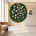 Encuentra coronas funerarias baratas con polares ideales para expresar tus condolencias con elegancia y buen precio.